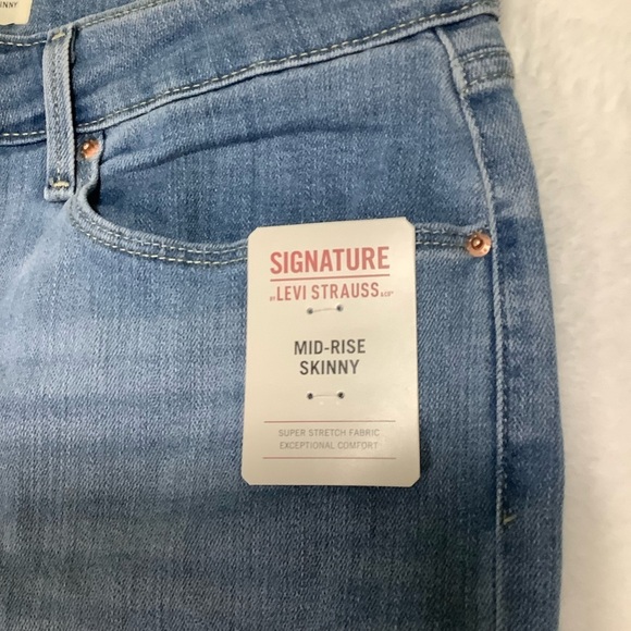 NWT Signature By Levi Strauss Mid-Rise Skinny Jeans Sz 12S Medium Blue Wash - Picture 4 of 9
